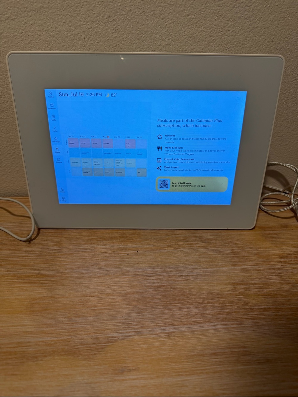 Smart Display Photo Frame - White